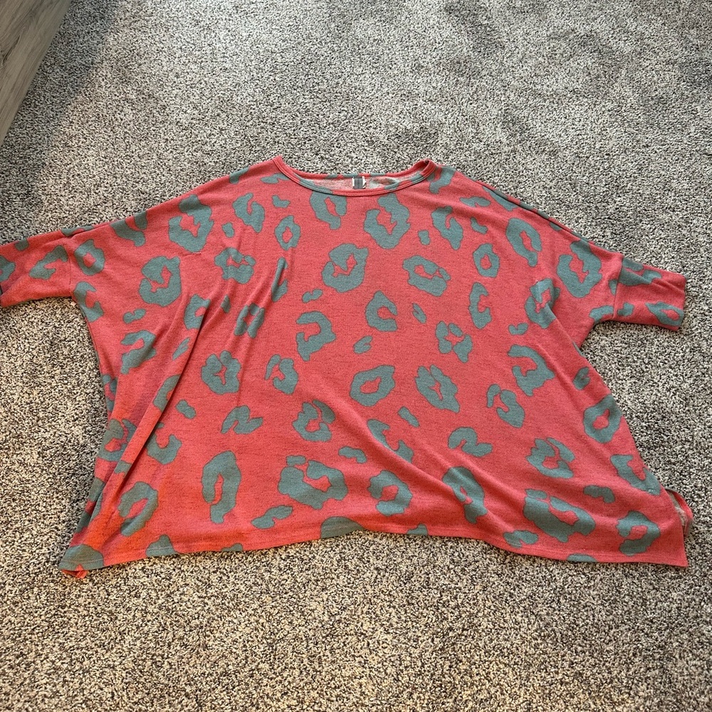 Boutique Cheetah flowy top size XL